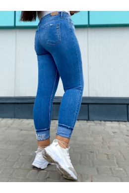 Голубые джинсы с отворотом 